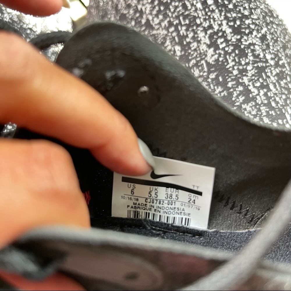 NIKE Epic React Tennis Shoe - Picture 5 of 6
